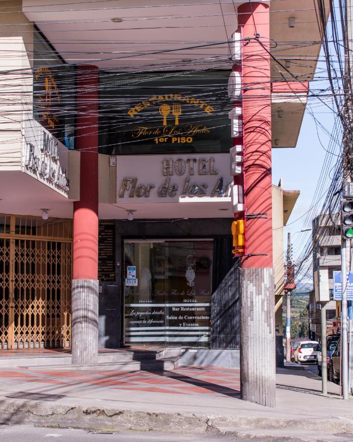 Hotel Flor De Los Andes Tulcán Exteriör bild