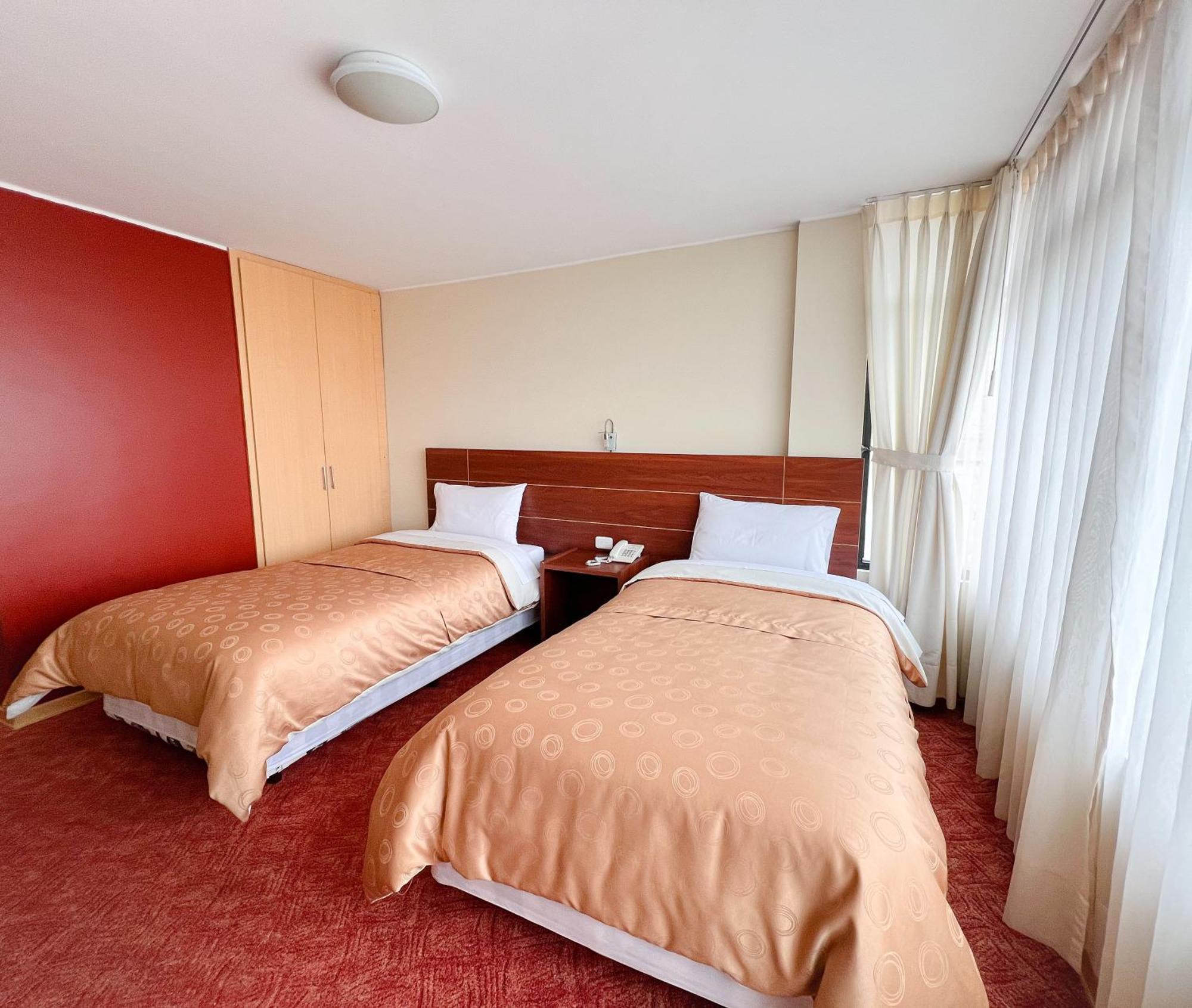 Hotel Flor De Los Andes Tulcán Exteriör bild